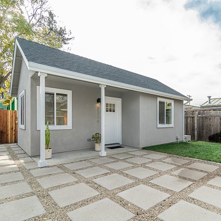 Detached ADU cottage in Jacksonville